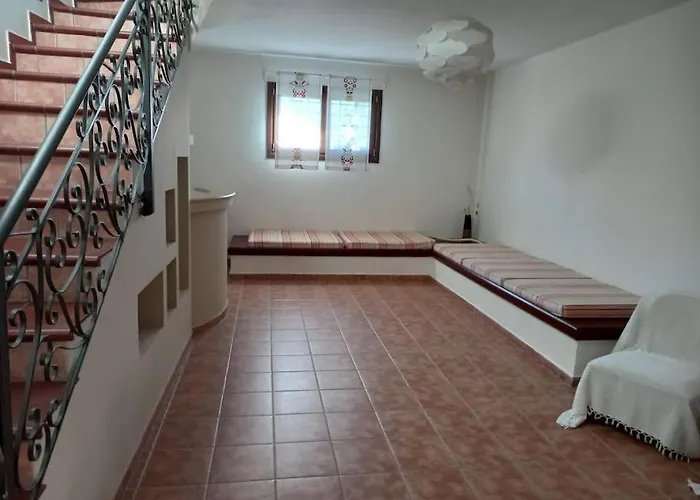 The Villea Cottage - 5 Bed House In Alli Meria