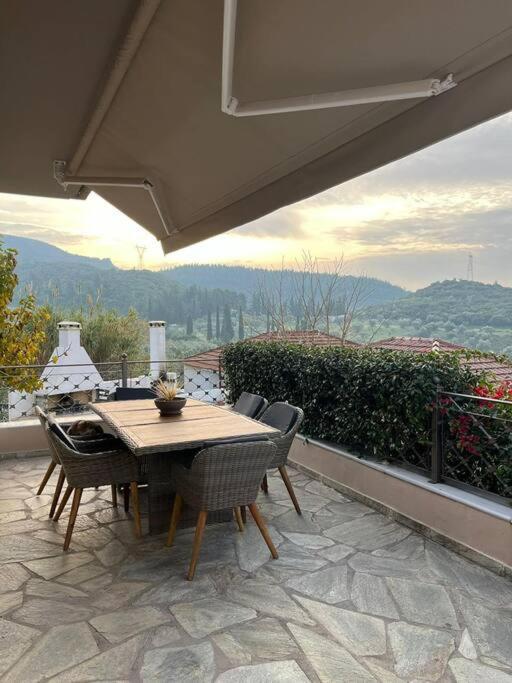 The Villea - 5 Bed House In Villa