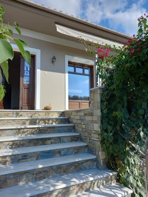 The Villea - 5 Bed House In Villa