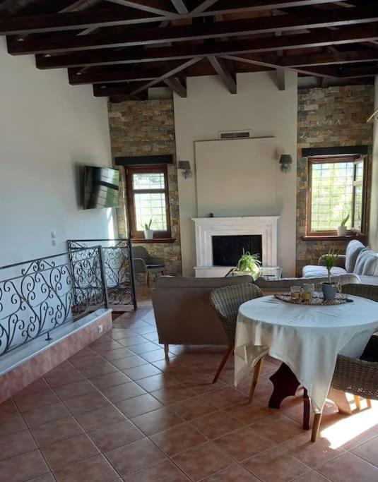 The Villea - 5 Bed House In